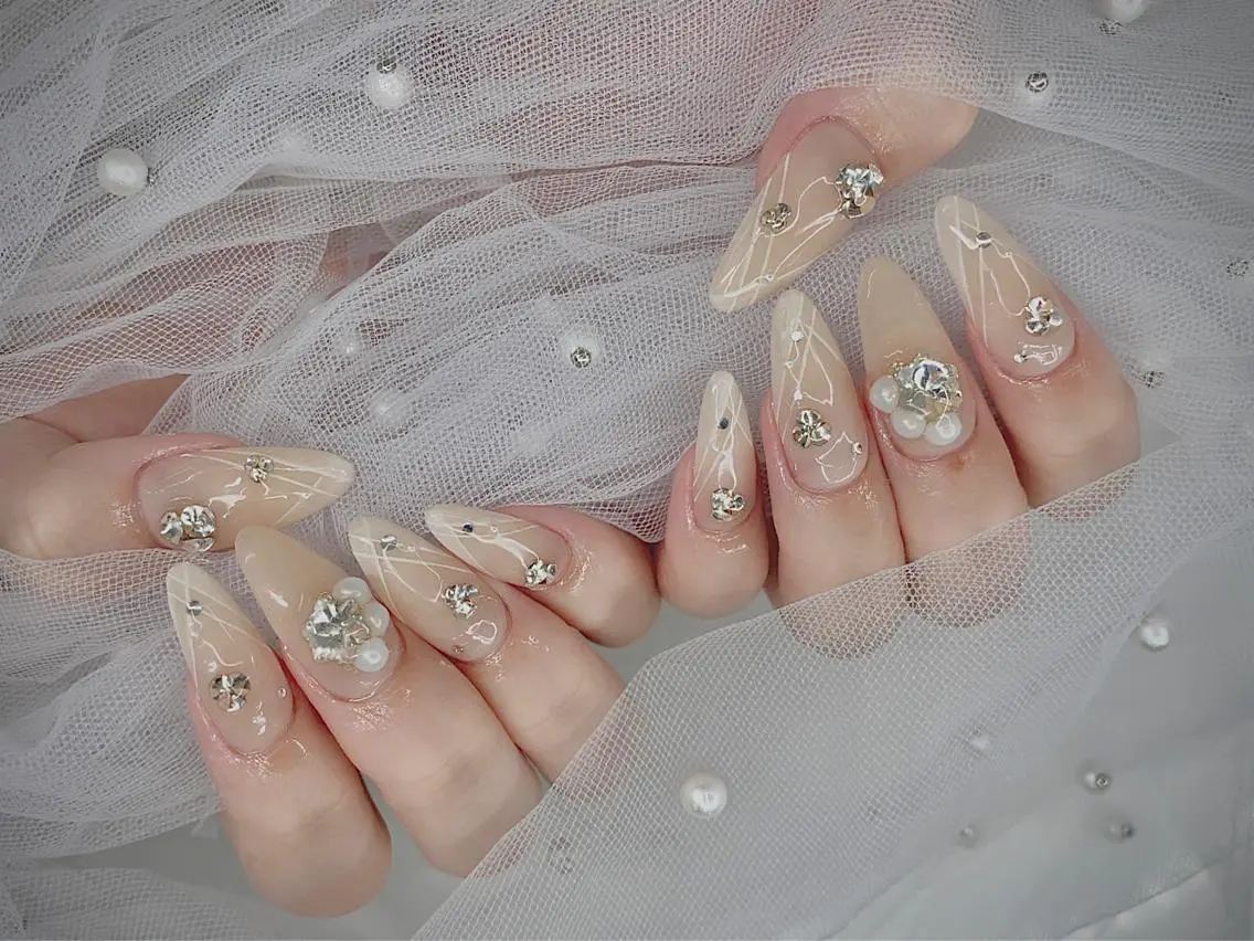 ネイル フレンチネイル ワンホンネイル I-nailロング /ワンホン/キラキラのネイルデザイン