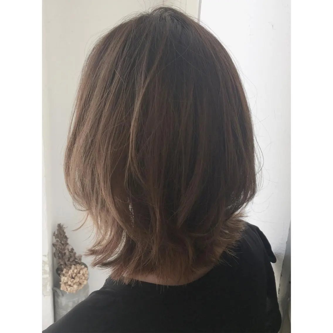 ミディアム カラー アッシュ バレイヤージュ レイヤーカット fio マナミのヘアスタイル