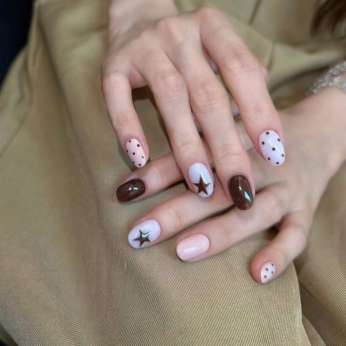 ネイル オーロラネイル 氷ネイル・うるうるネイル 韓国ネイル 水色 夏ネイル ハンドネイル キラキメ 博多nail💅のネイルデザイン