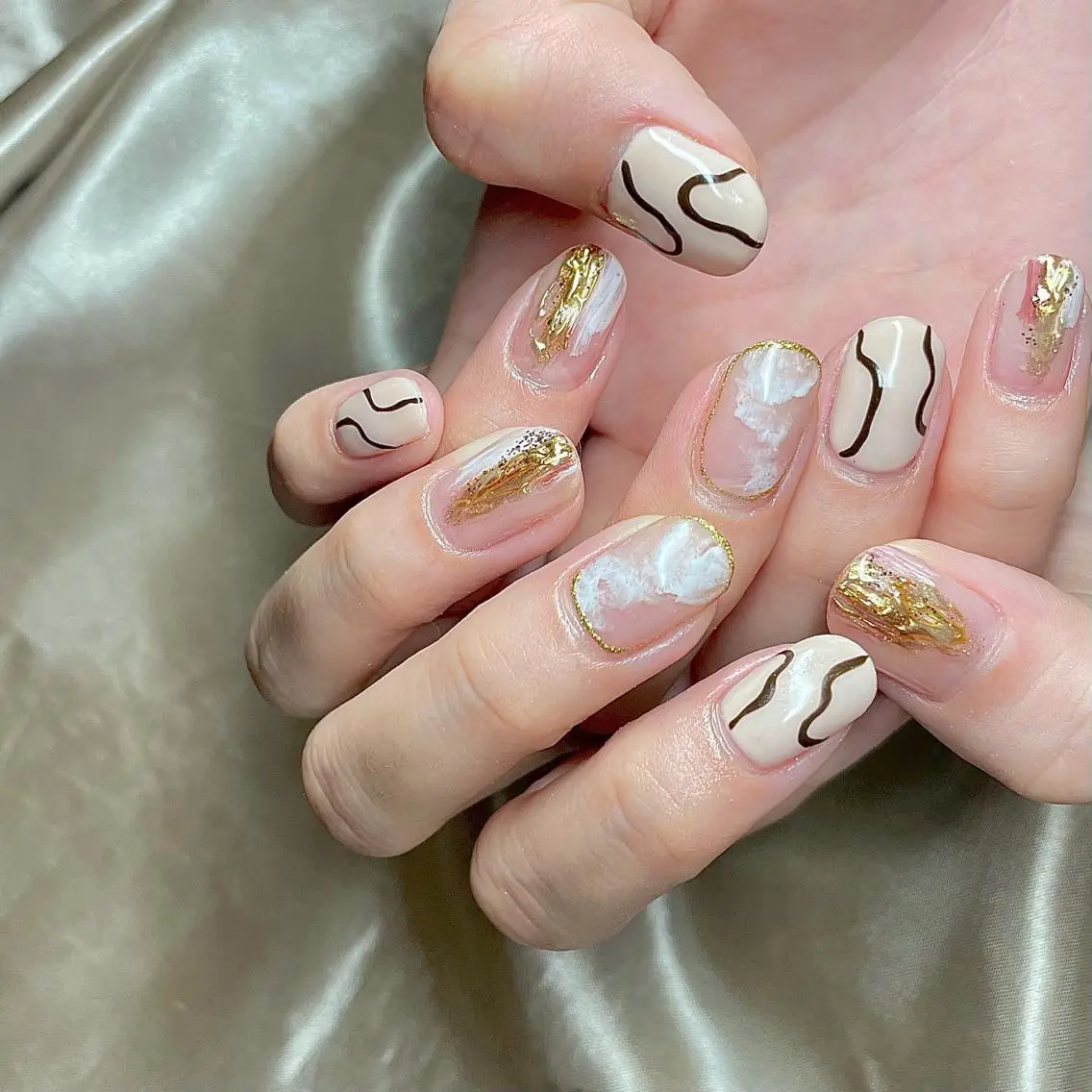 ショート カラー パーマ ヘアアレンジ メンズ キッズ ネイル マツエク・マツパ ミラーネイル ホワイト el. by Aoのネイルデザイン
