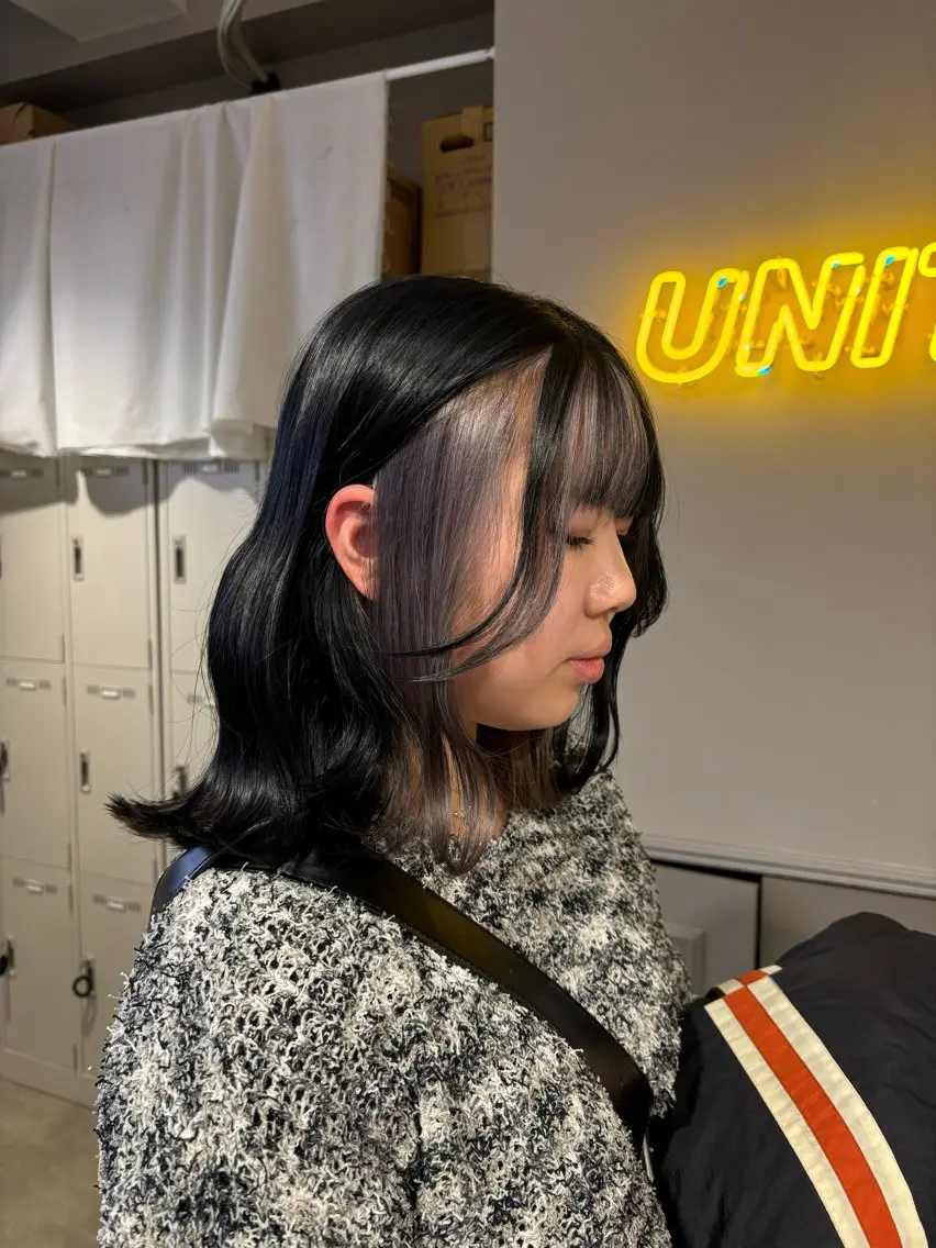 ミディアム カラー 抜け感レイヤー︴ ニュアンスカラーのヘアスタイル