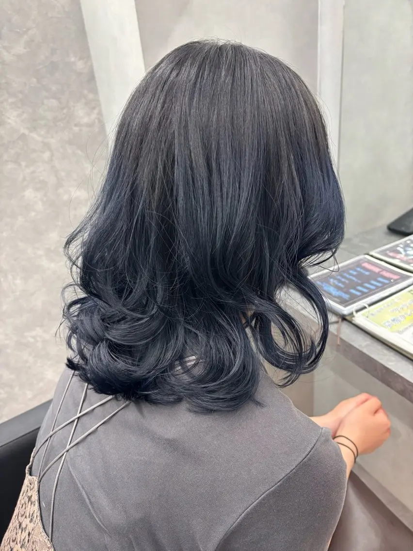 ミディアム カラー ブルーカラー グラデーションカラー ネイビーカラー カット ヘアカラー ハイトーン×似合わせ Shoseiのヘアスタイル