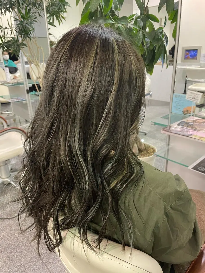 🔸ハイライト🔸カラー＋ハイライト部分ブリーチ＋カラー＋トリートメントの写真