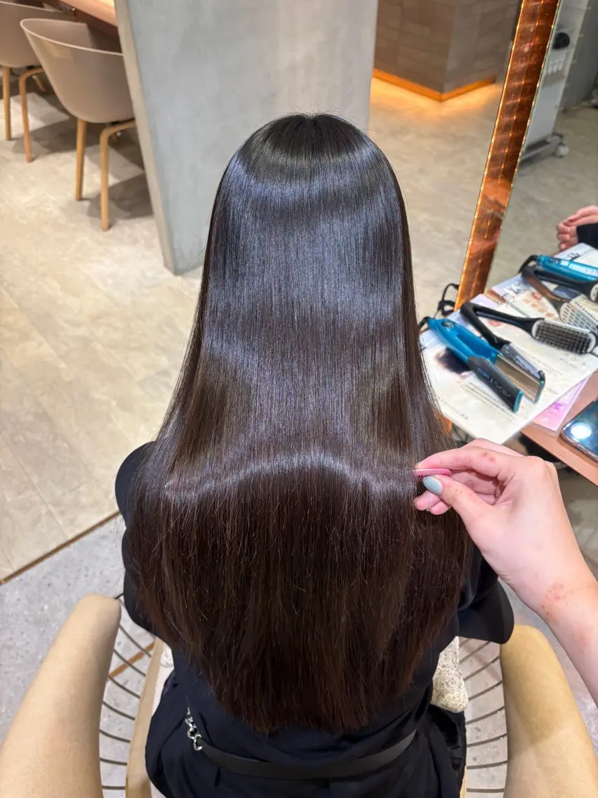 セミロング カラー ベージュカラー ブラウンカラー 透明感カラー マロンブラウン オリーブベージュ カット ヘアカラー 縮毛矯正 トリートメント 柔らかいhair🐕 Yu🫧銀座🩶のヘアスタイル