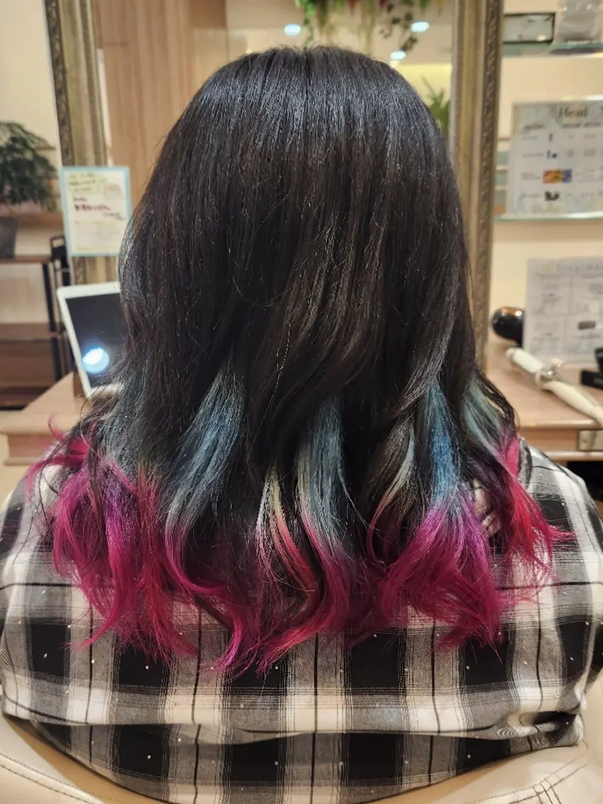セミロング カラー グラデーションカラー インナーカラー 推しアニメカラー🌈 ツヤ透明感カラー🦄のヘアスタイル