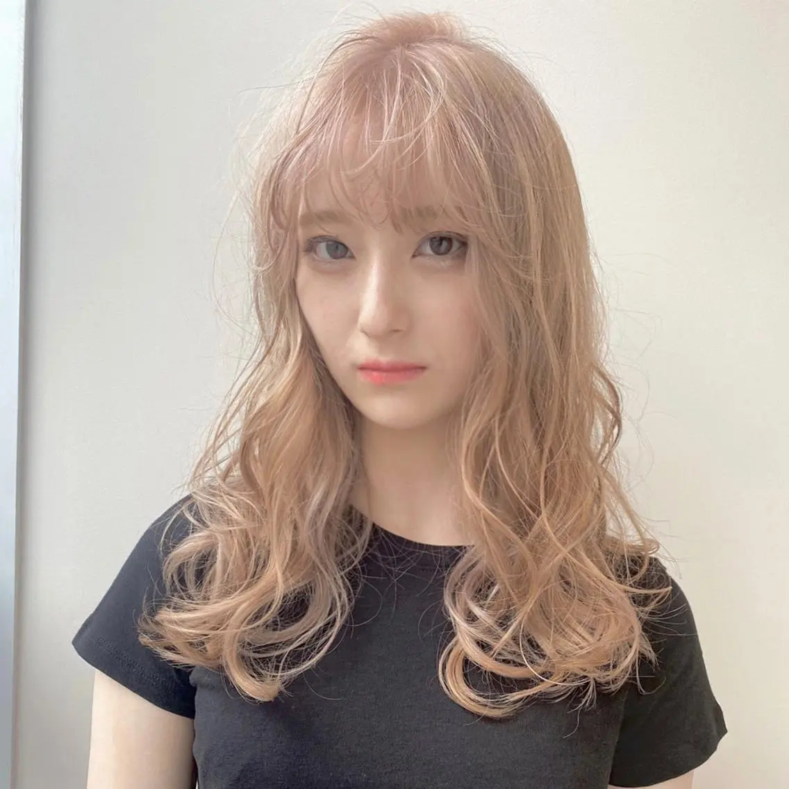 セミロング カラー ヘアカラー 艶ハイトーンブリーチ 🌈小林侑雅のヘアスタイル