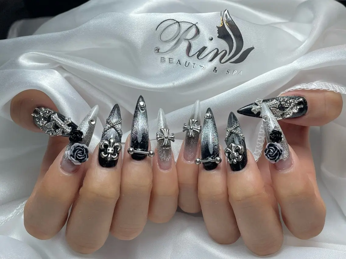ネイル チークネイル フレンチネイル ラメ(グリッター) マグネットネイル ニュアンスネイル Rin Nail 新大久保店のネイルデザイン