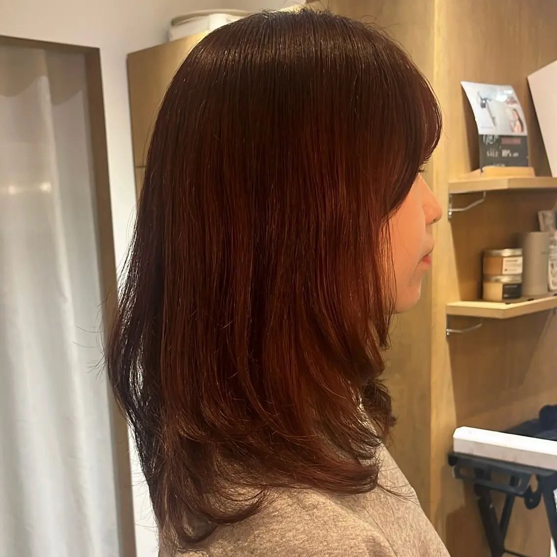 セミロング レイヤーカット 、 ハルナのヘアスタイル
