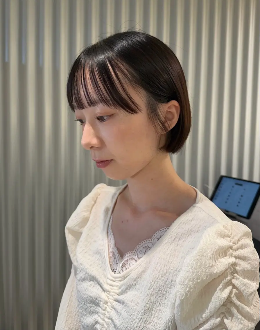 ショート カット ヘアカラー トリートメント 🍷秋色ボルドー♡ 艶レイヤー🍇モエカのヘアスタイル