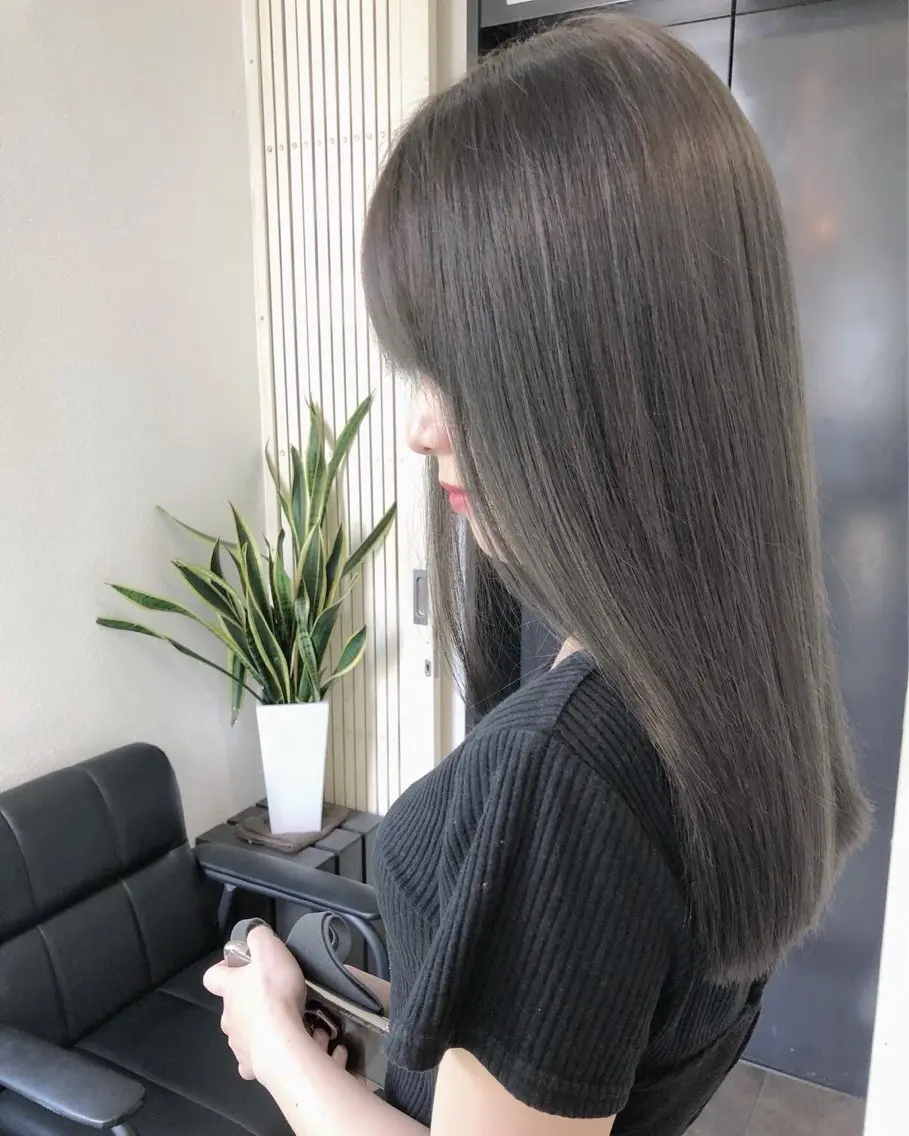 セミロング ヘアカラー gisel エリナのヘアスタイル