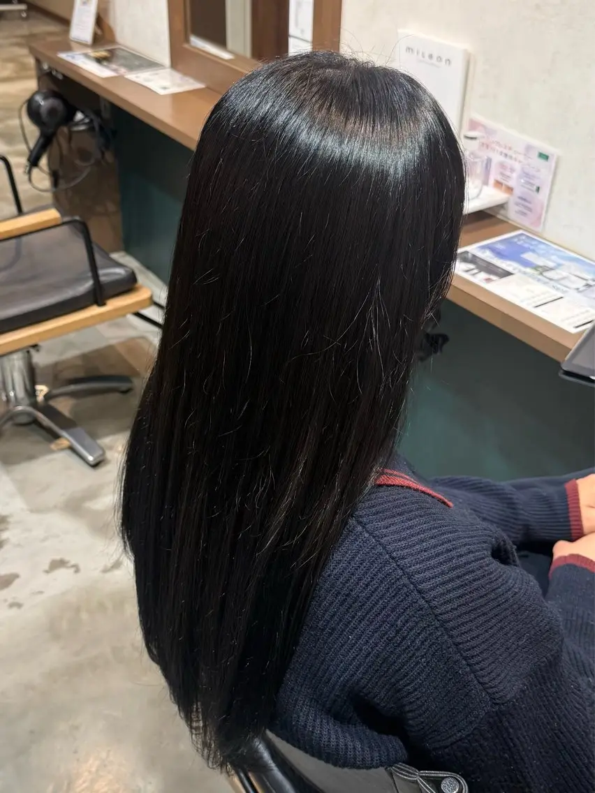 カラー 黒髪 ブルーカラー ブルーブラック カラーモデル募集中 /江利川紫音のヘアスタイル