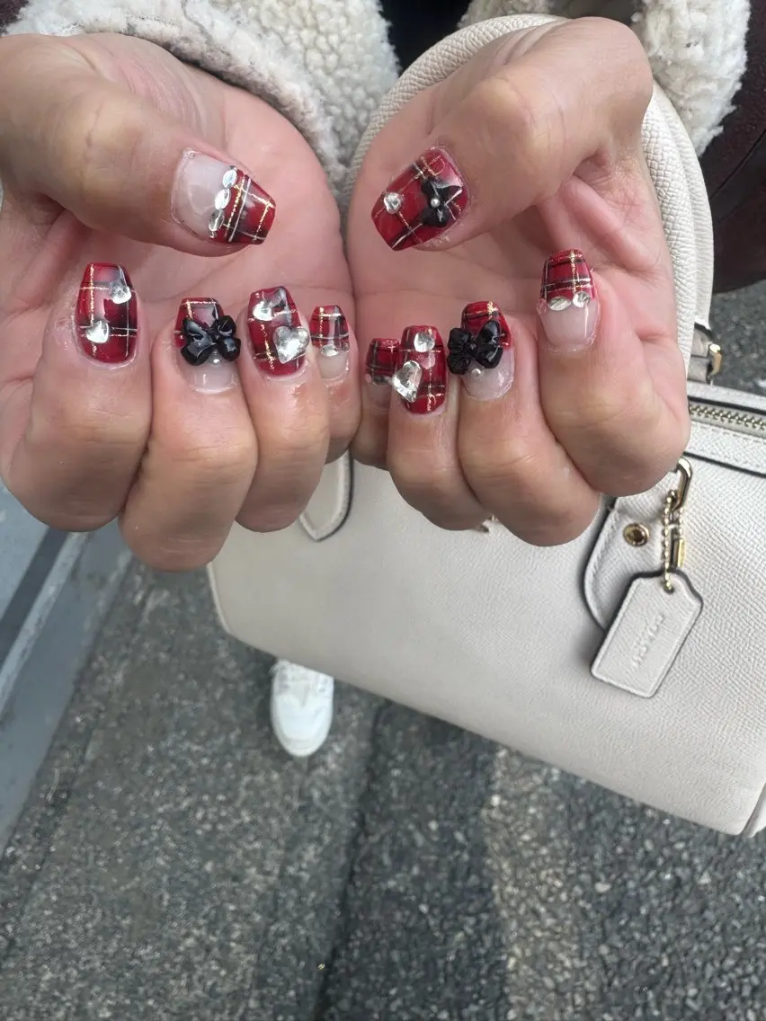 ネイル LAVISH 大和店 emi・:*+のネイルデザイン