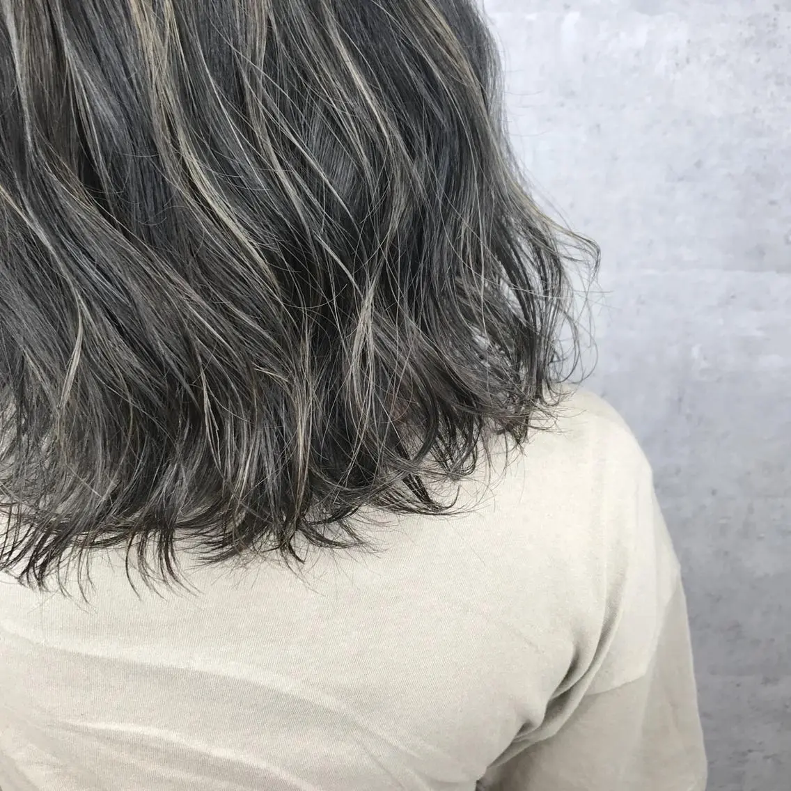 ミディアム カラー _WHITE 天王寺のヘアスタイル