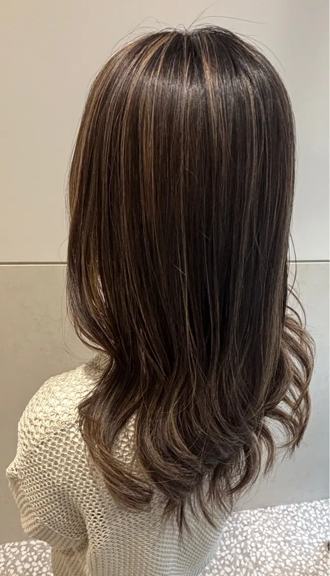 セミロング ハイライト ヘアカラー kazufumi ..のヘアスタイル