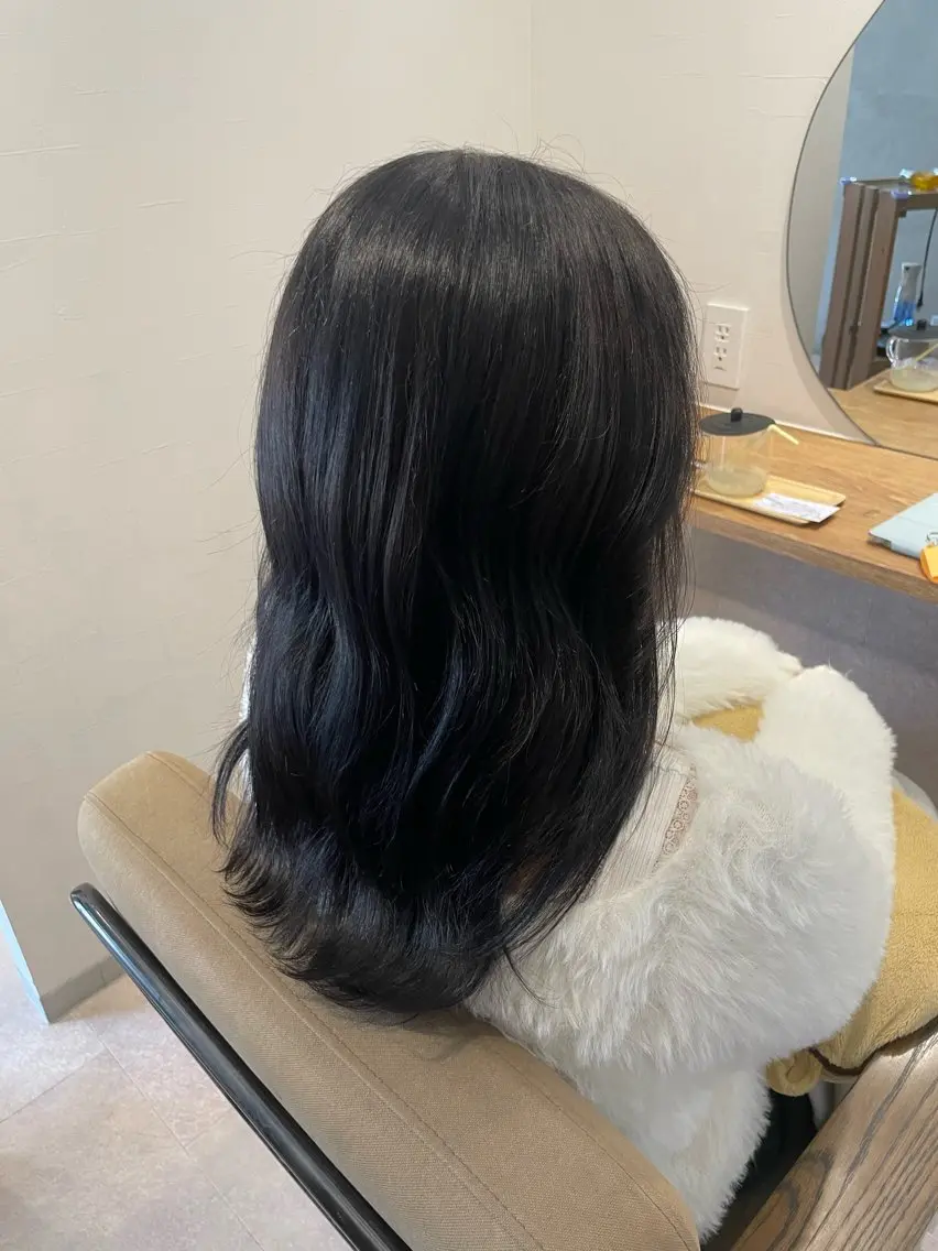 セミロング カラー 井上 嘉名のヘアスタイル
