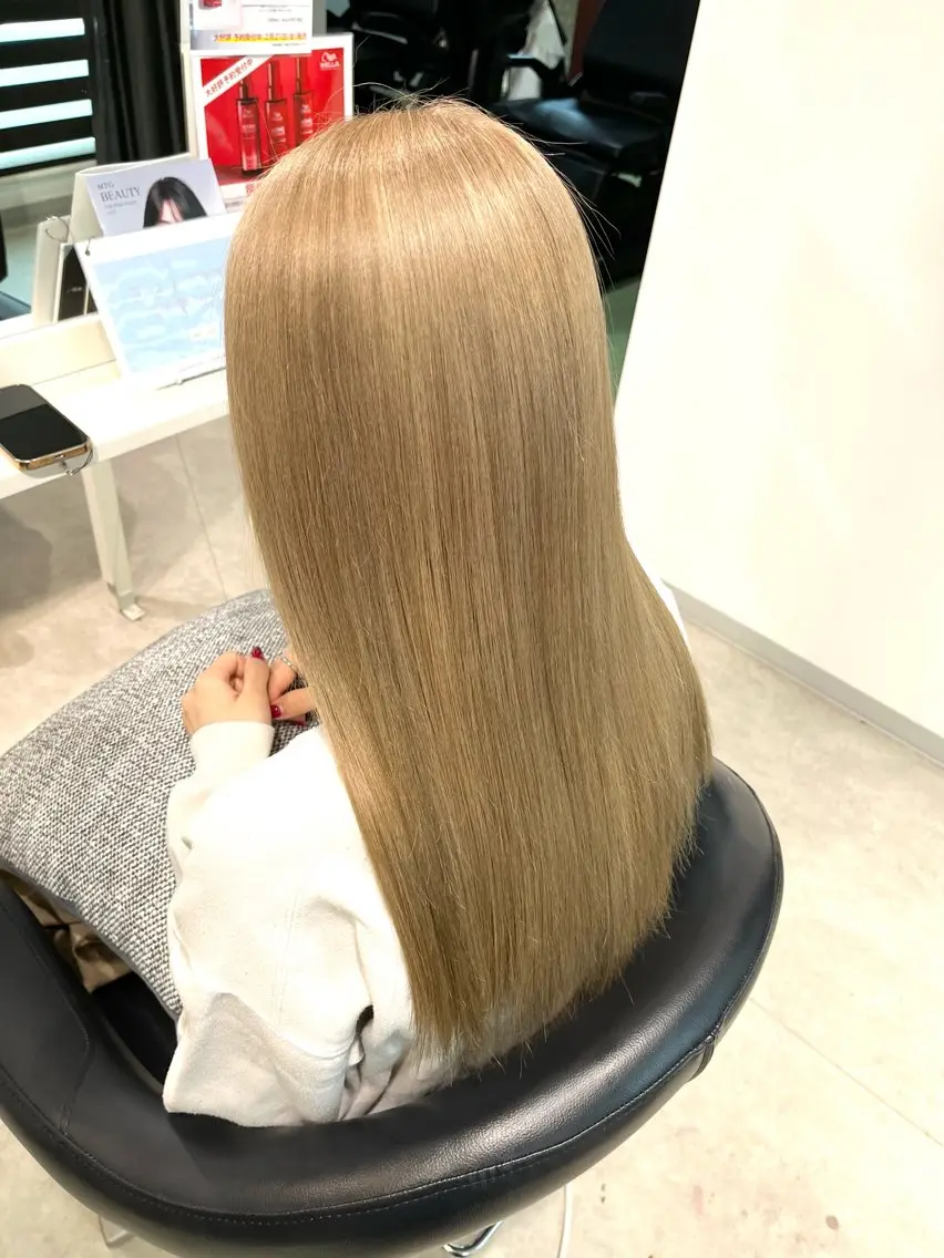 セミロング ヘアカラー トリートメント イロアイヘアー Renのヘアスタイル