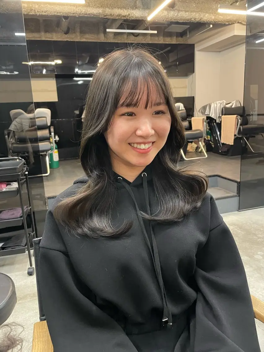 セミロング 伊藤 莉奈　韓国ヘアのヘアスタイル