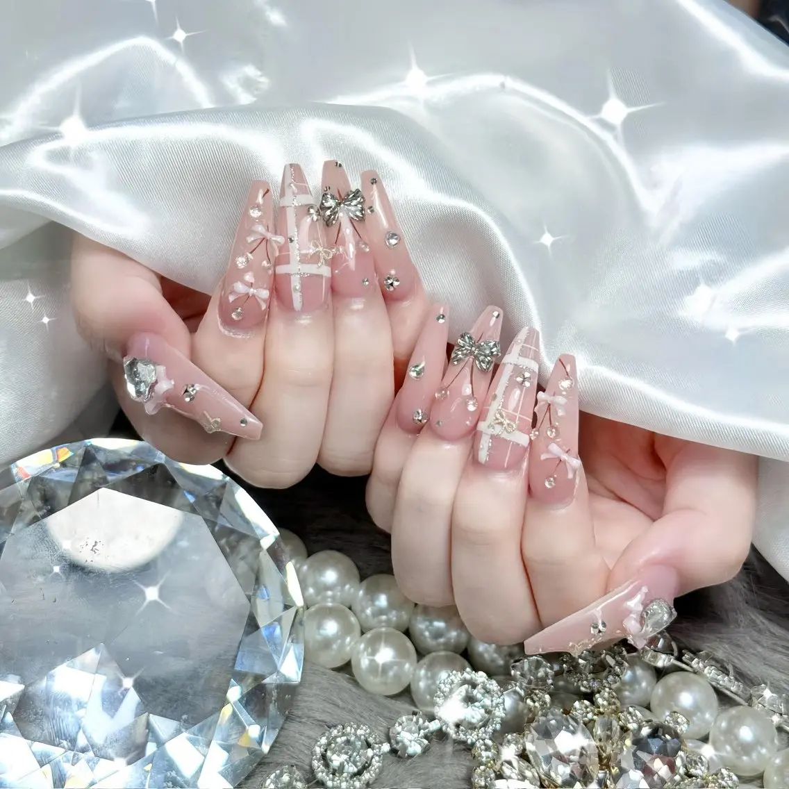 ネイル アートネイル ジェルネイル キラキラネイル 韓国ネイル ロングネイル ハンドネイル Nova Nailのネイルデザイン