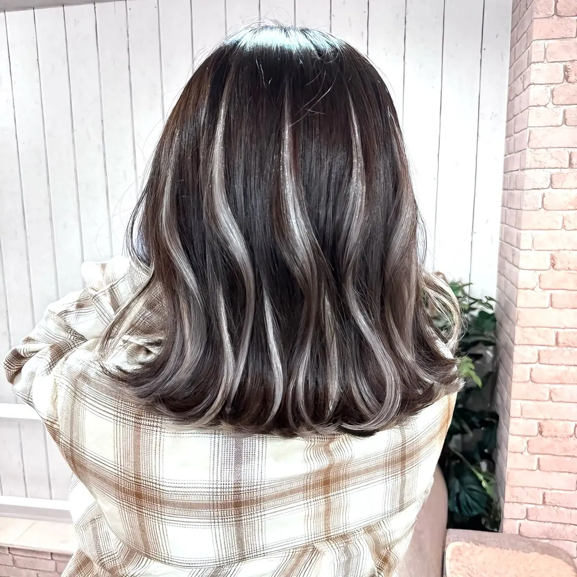 ミディアム カラー シルバー ホワイトシルバー エクステ エクステ 癖毛救済✂️ボブ /髪質改善ストレートのヘアスタイル