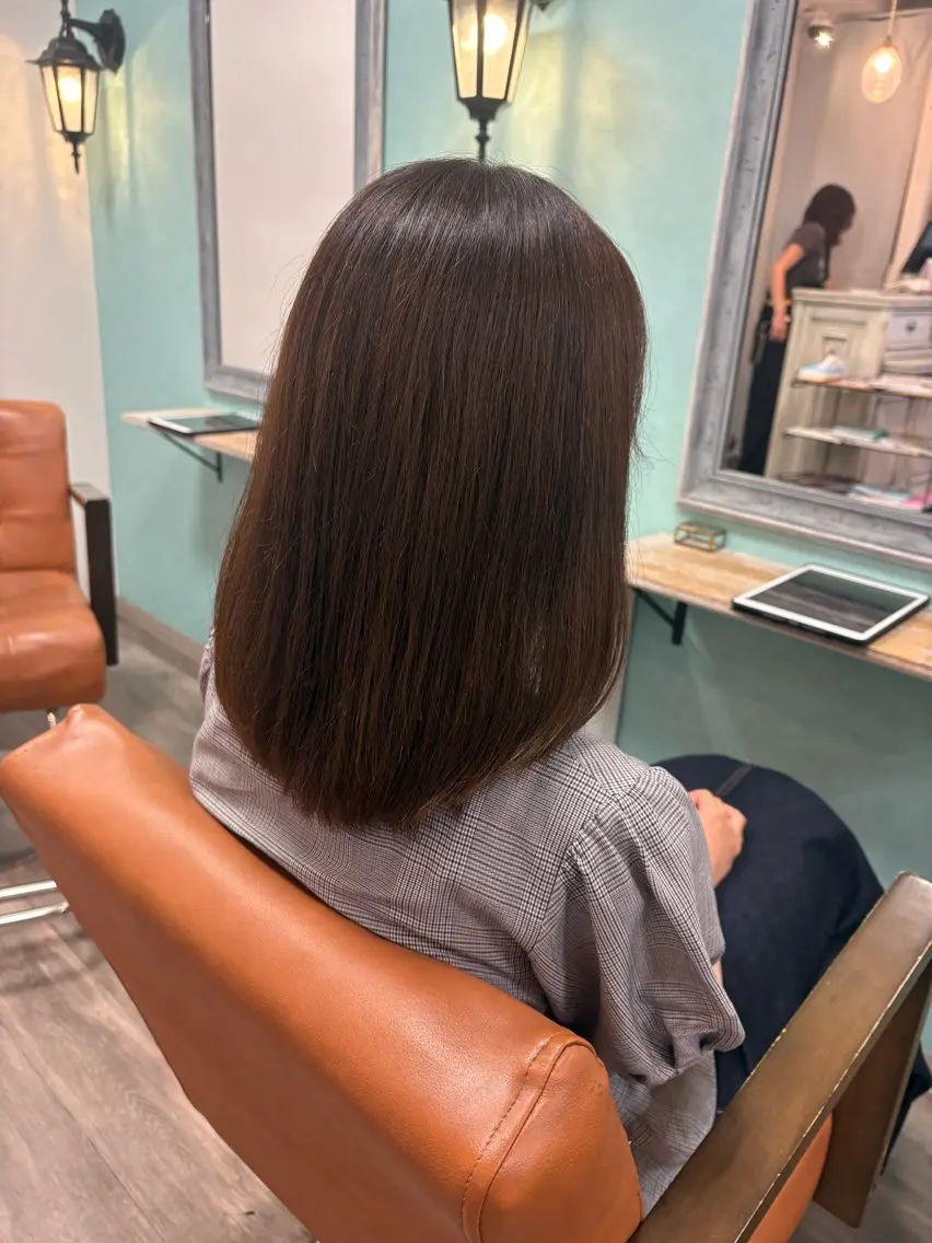 ミディアム カラー ブラウンカラー オリーブブラウン レイヤーカット ERII /伏見 カットモデル募集中!のヘアスタイル
