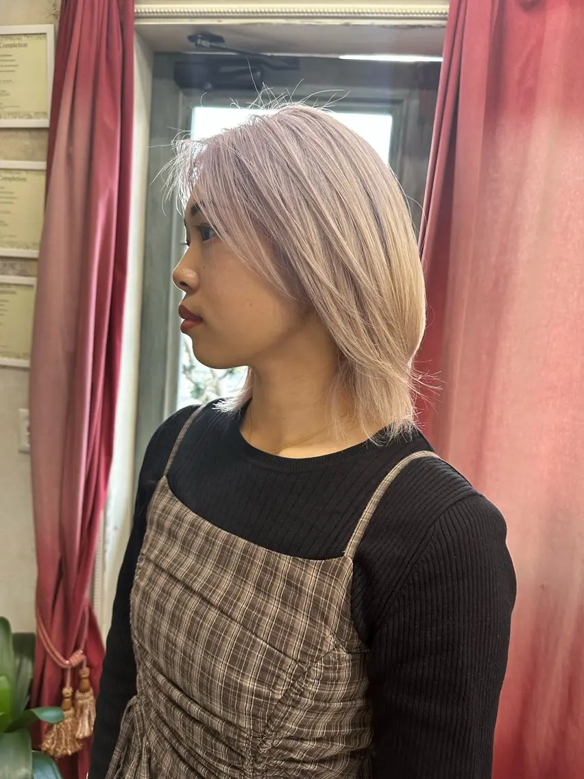 ミディアム カラー 抜きっぱなしブロンド marie-anne 浜松元目店のヘアスタイル