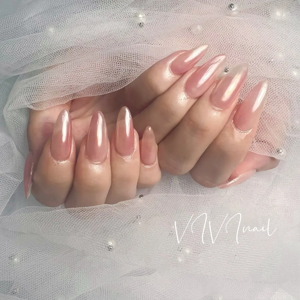 ネイル オーロラネイル ロングネイル ホワイト ハンドネイル vivi nailのネイルデザイン