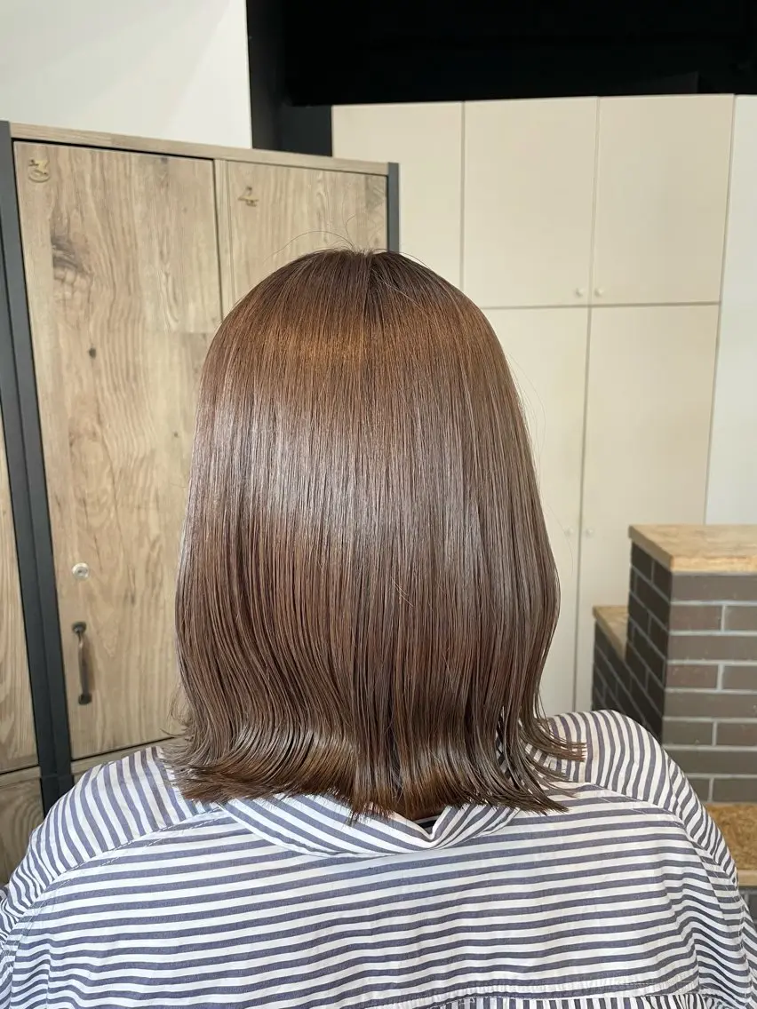 ミディアム カラー ベージュカラー 新岡 萌乃のヘアスタイル