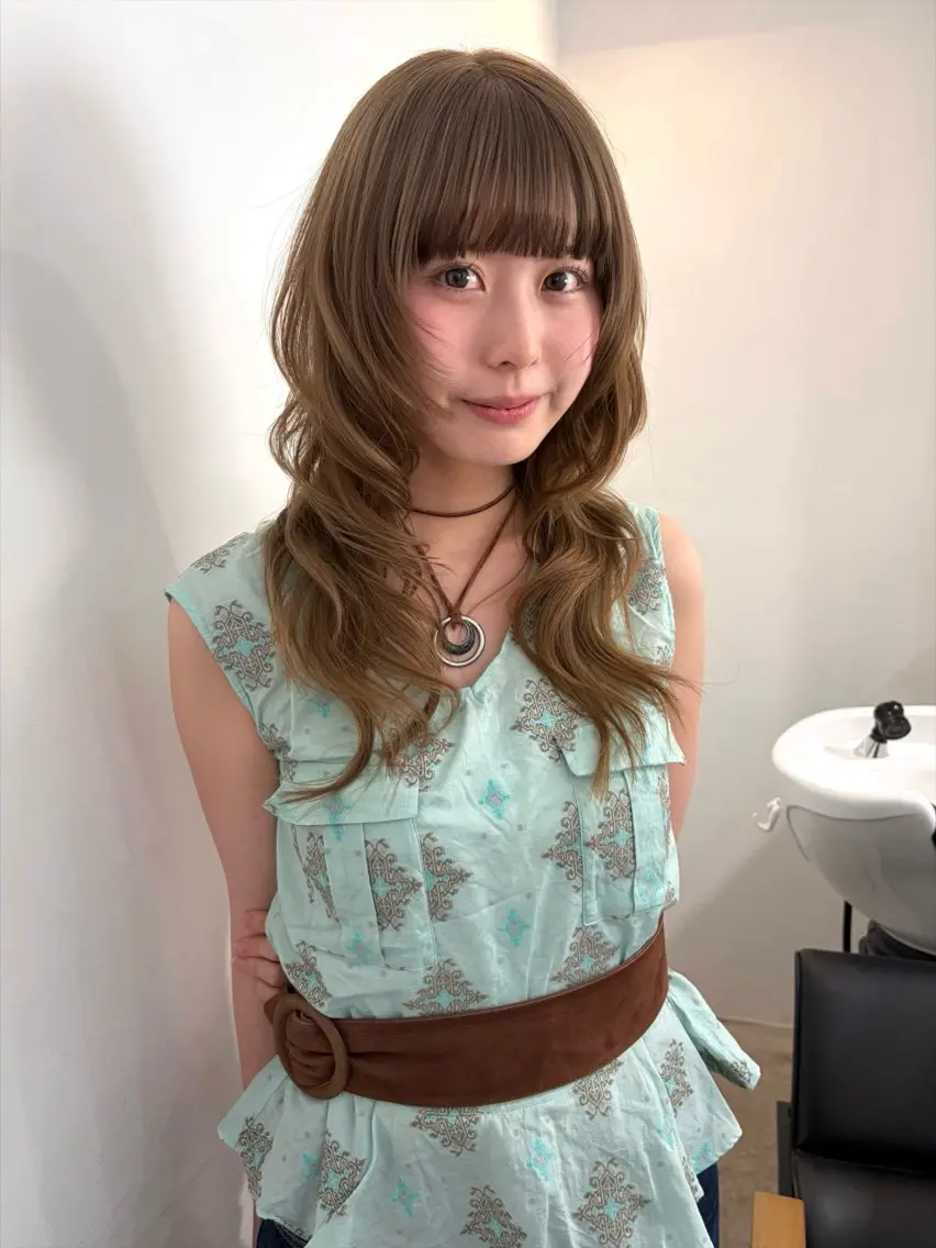 ロング カラー ベージュカラー ヘーゼル レイヤーカット カット ヘアカラー トリートメント kanami/ ベージュのヘアスタイル