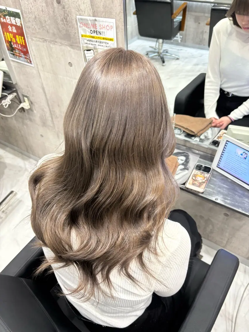 『学生限定クーポン🧧』 ブリーチありダブルカラーorリタッチブリーチカラー+髪質改善トリートメントの写真