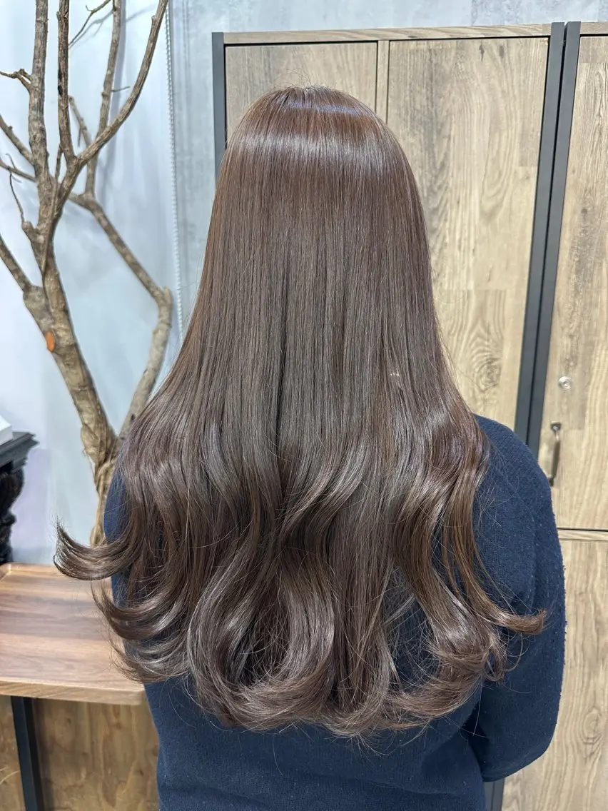 ロング ヘアカラー 鈴木 菜々映のヘアスタイル