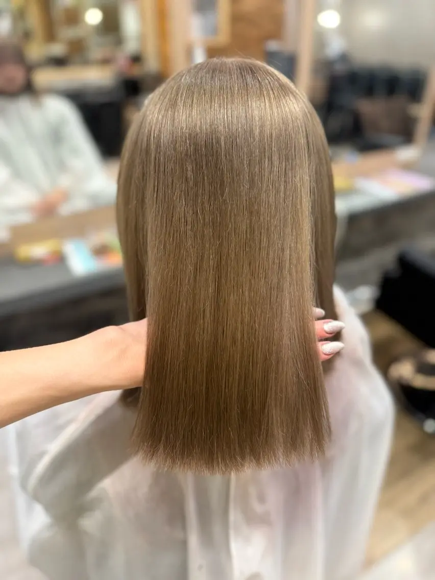ミディアム カラー ベージュカラー ブリーチ 透明感カラー ハイトーンカラー ミルクティーベージュ カット ヘアカラー RIEブリーチ& エクステ特化型のヘアスタイル