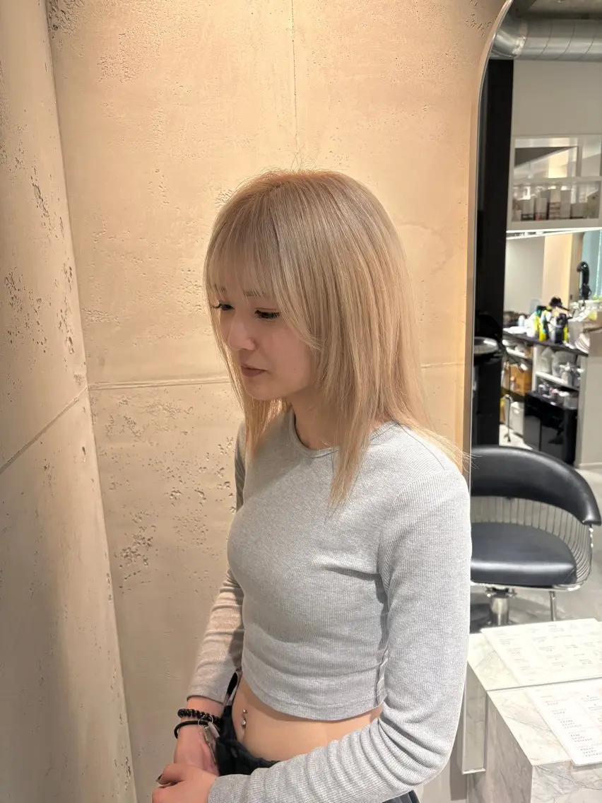 セミロング カラー ベージュカラー ブリーチ ホワイトベージュ 宮木 海斗のヘアスタイル