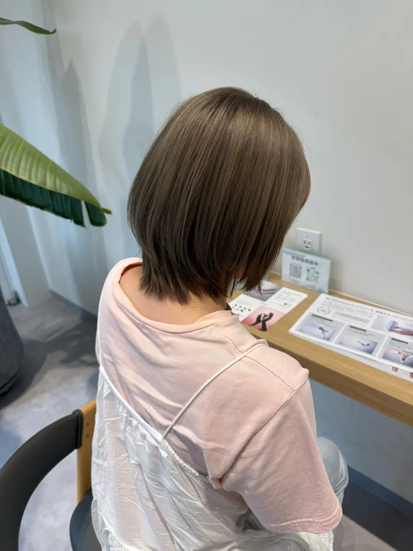 ショート カラー ベージュカラー ブリーチ 透明感カラー ヘーゼル カット ヘアカラー トリートメント 長谷川 紗羅のヘアスタイル