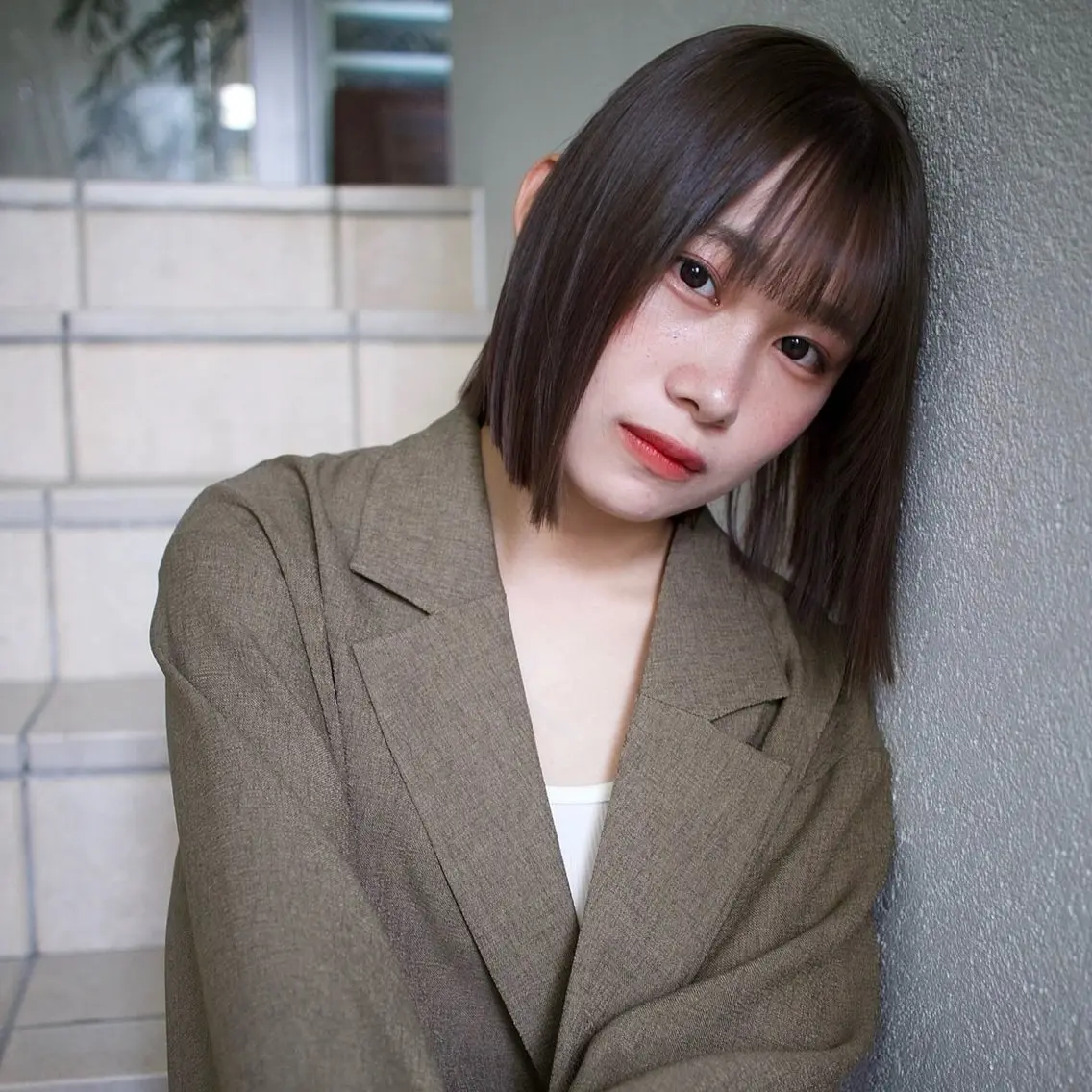 ミディアム カラー mina / 透明感ベージュカラーのヘアスタイル