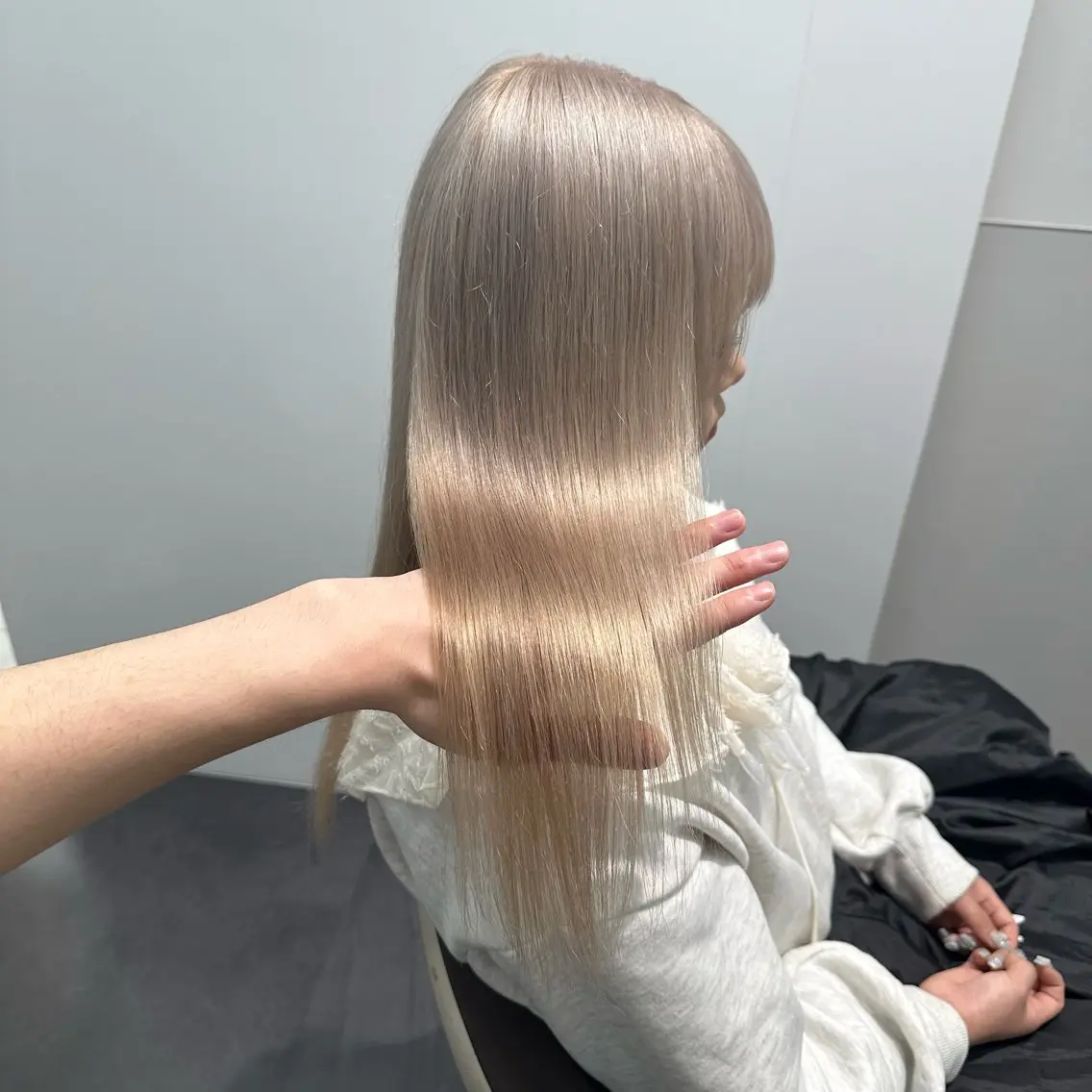 セミロング カラー ヘアカラー 💫艶ハイトーン×髪 質改善💫リュウトのヘアスタイル
