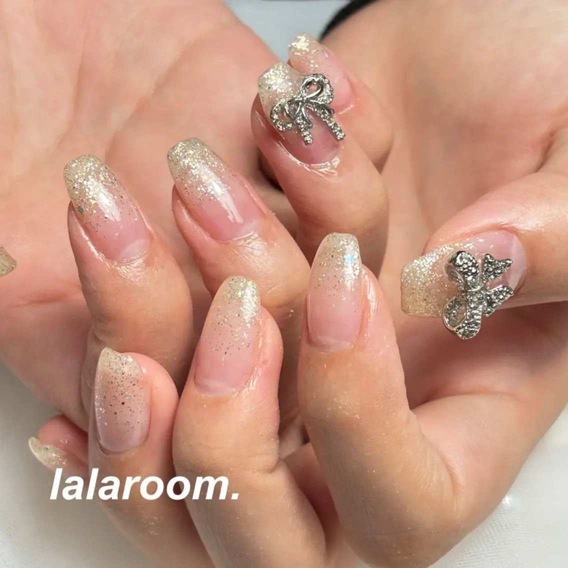 ネイル キラキラネイル マグネットネイル オフィスネイル ワンカラーネイル シンプルネイル ハンドネイル lala room.のネイルデザイン
