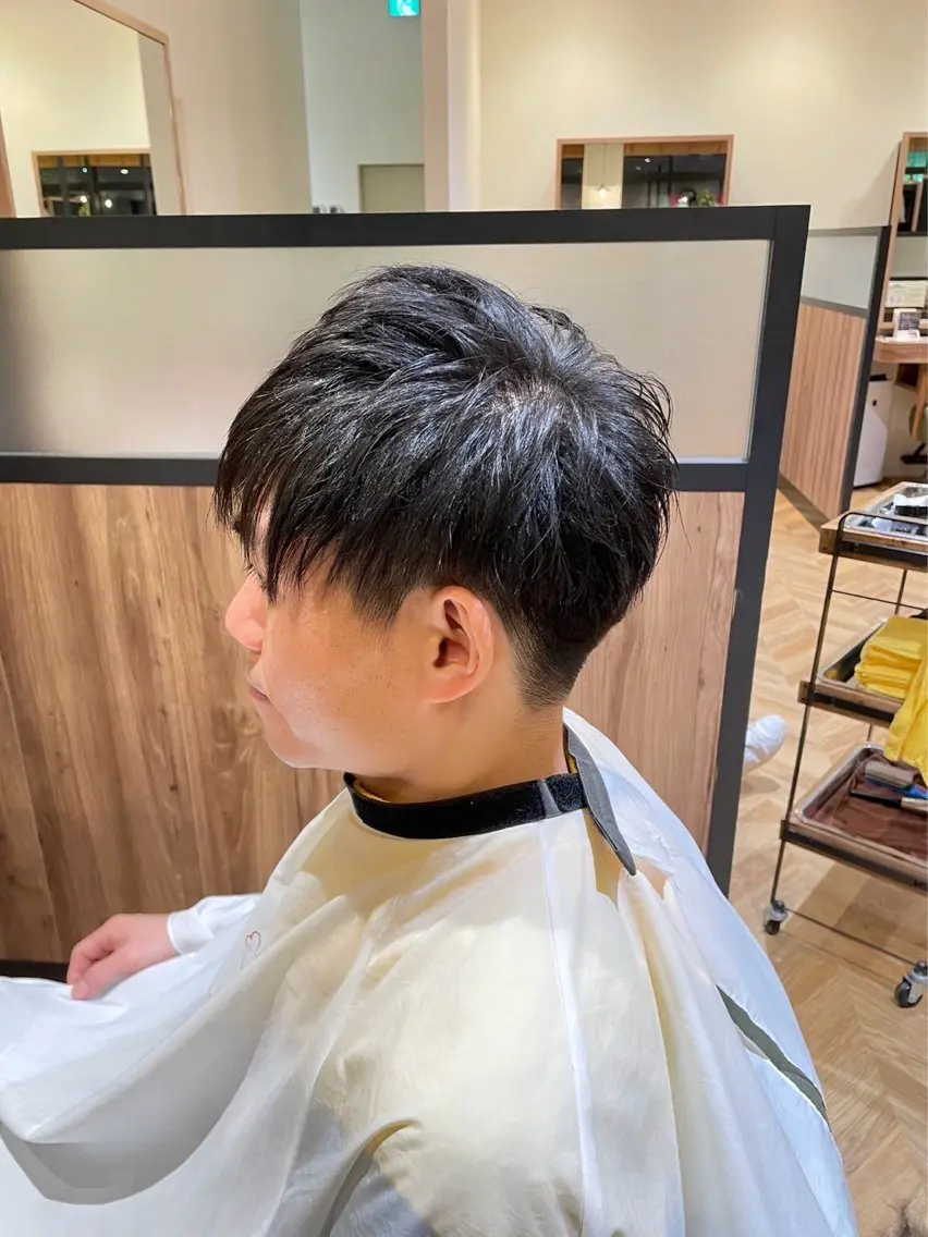 ショート メンズ マッシュ 刈り上げ 卒業式のヘアスタイル 🫧RYOブリーチ /透け感カラー🫧のヘアスタイル