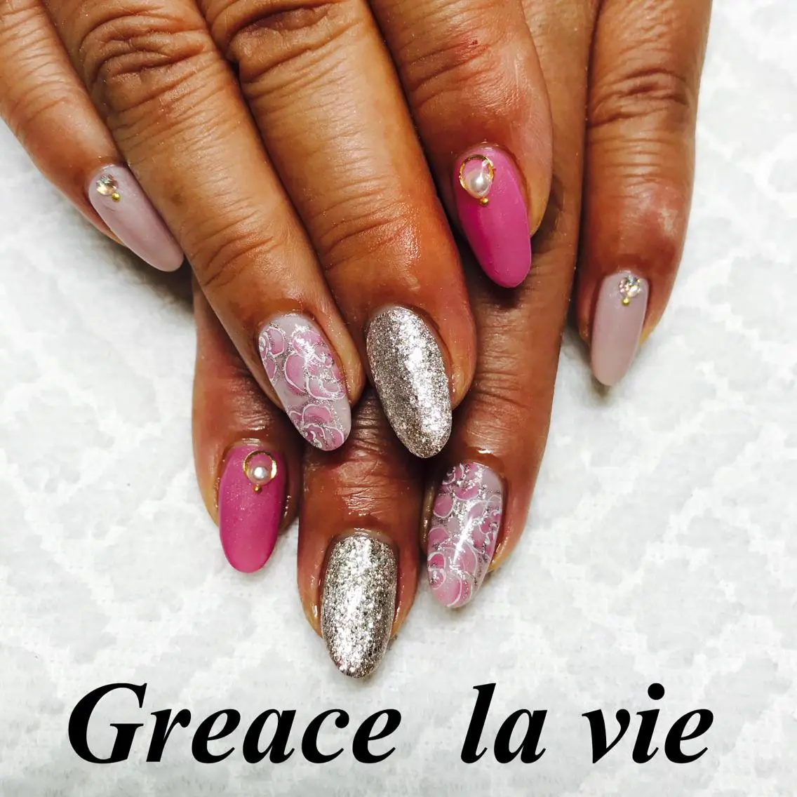 ロング カラー パーマ ヘアアレンジ キッズ ネイル マツエク・マツパ フラワーネイル ニュアンスネイル ニュアンスパーマ Greace  la vieのネイルデザイン