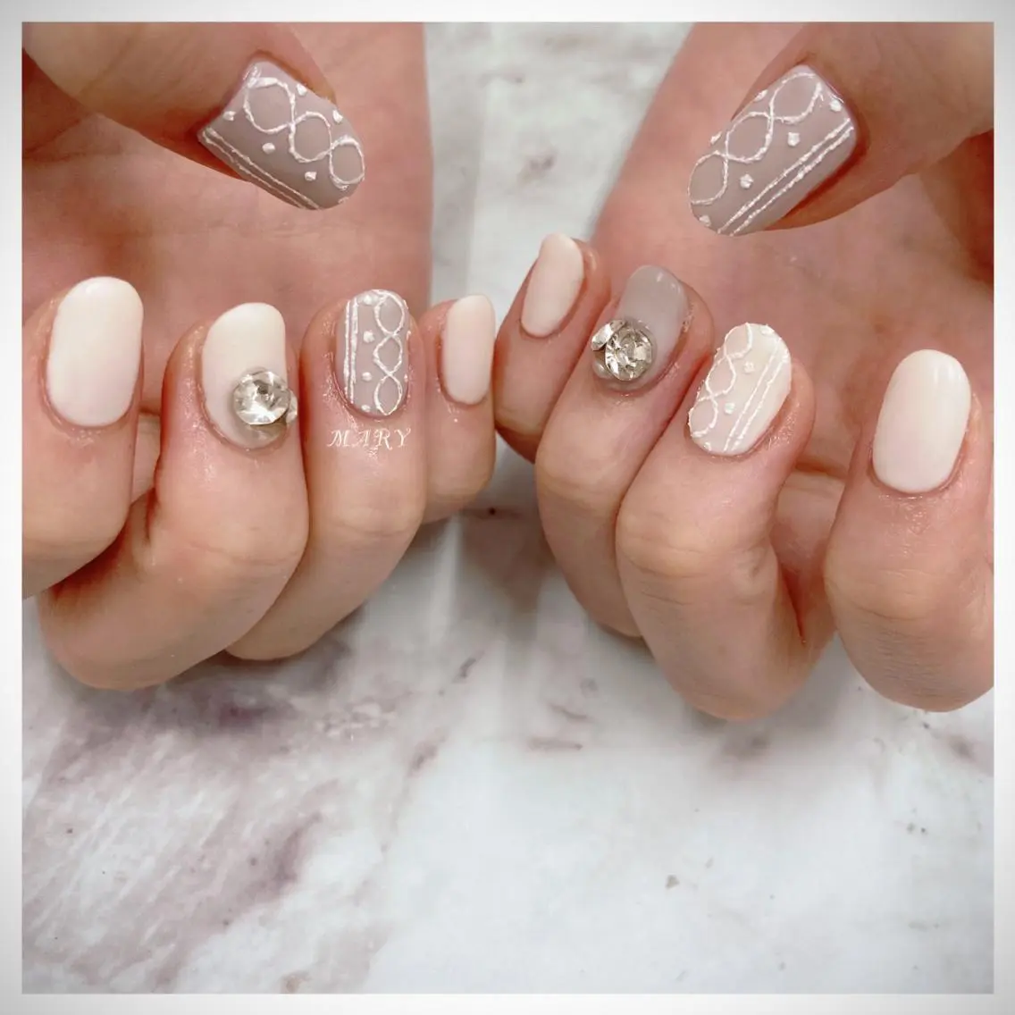 ネイル アートネイル マットネイル ニュアンスネイル ワンカラーネイル ホワイト ハンドネイル Mary nail .narumiのネイルデザイン