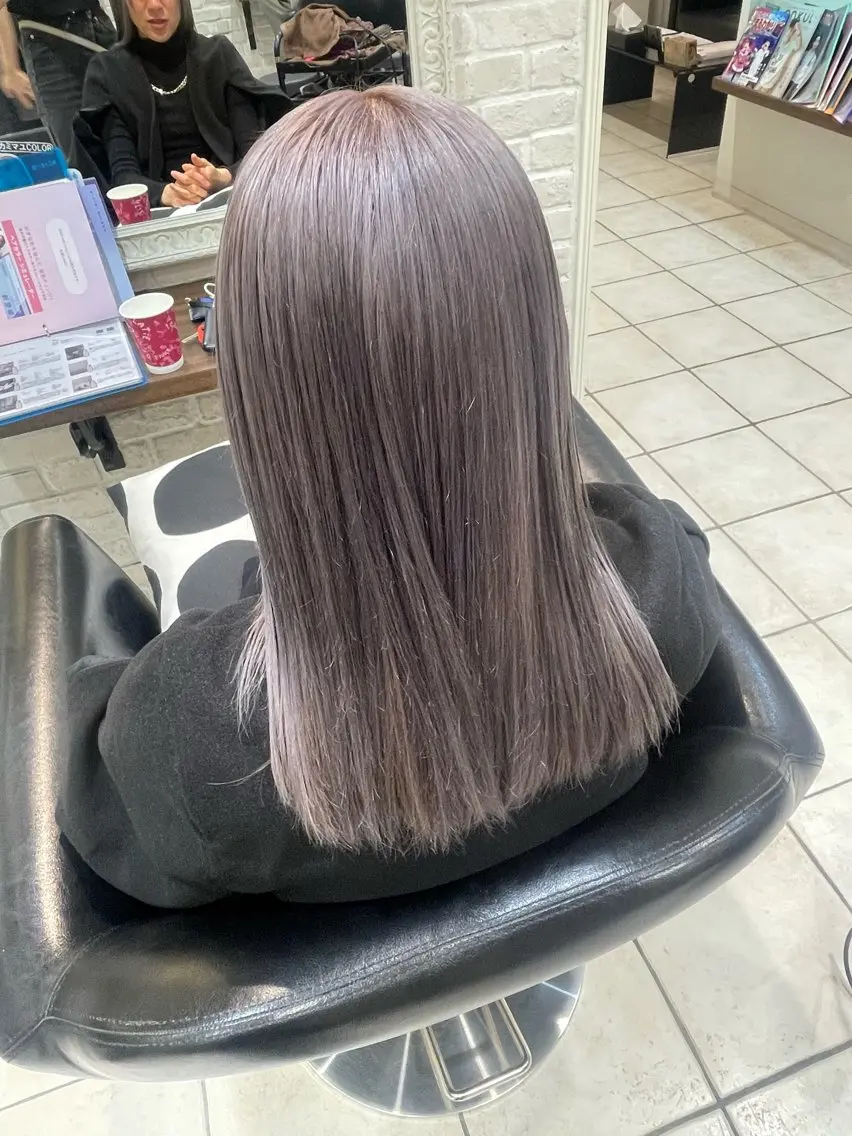 セミロング カラー シルバー 🩵RIKO🩵 透明感カラー🫧のヘアスタイル