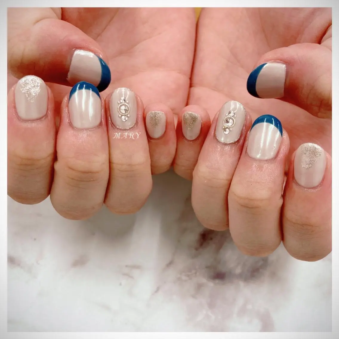 ネイル オーロラネイル ブルー フレンチネイル ニュアンスネイル ワンカラーネイル ハンドネイル Mary nail .narumiのネイルデザイン