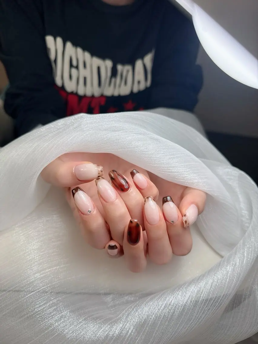 ネイル チークネイル フレンチネイル グラデーション 韓国ネイル マグネットネイル ハンドネイル Hana Nailのネイルデザイン