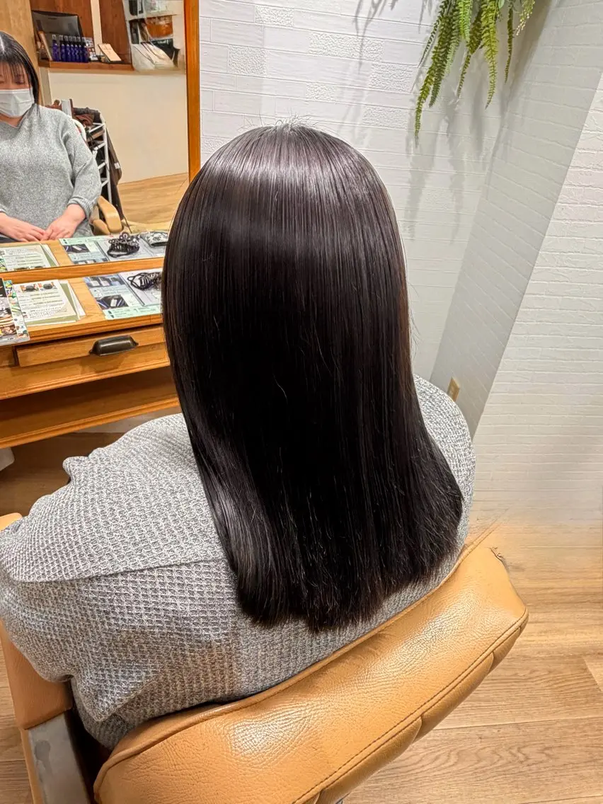 カラー ブリーチ ダークグレー ダークグレージュ ダブルカラー グレージュ ヘアカラー 山本 寛大のヘアスタイル