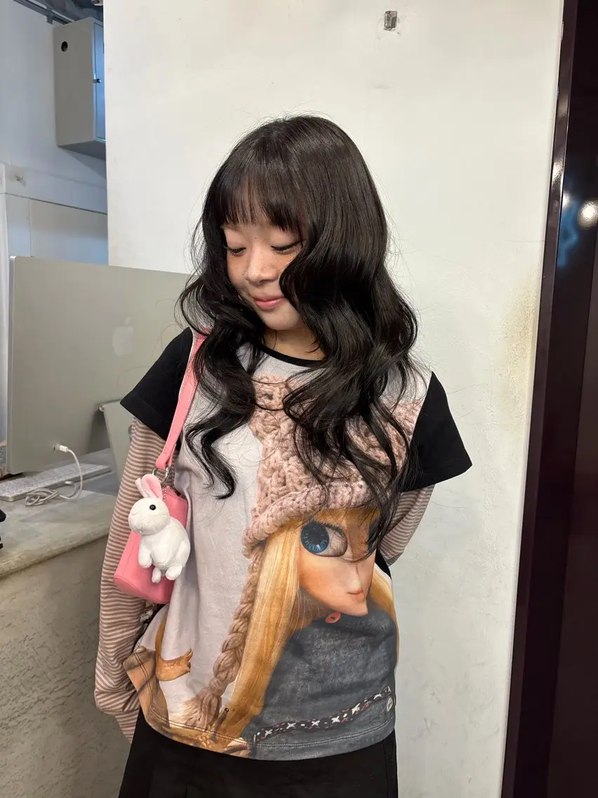 ロング カラー 黒髪 ブルーカラー ブルーブラック トリートメント ヘアカラー トリートメント ハルカ 透明感カラーのヘアスタイル