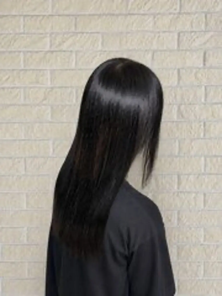 ロング 透明感カラー特化若山 結愛のヘアスタイル
