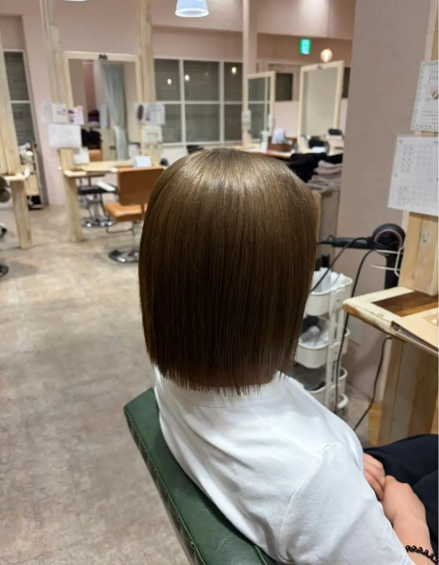 ミディアム 切りっぱなしボブ ボブ カット 🫧佐藤透明感カラー デザインカラーのヘアスタイル