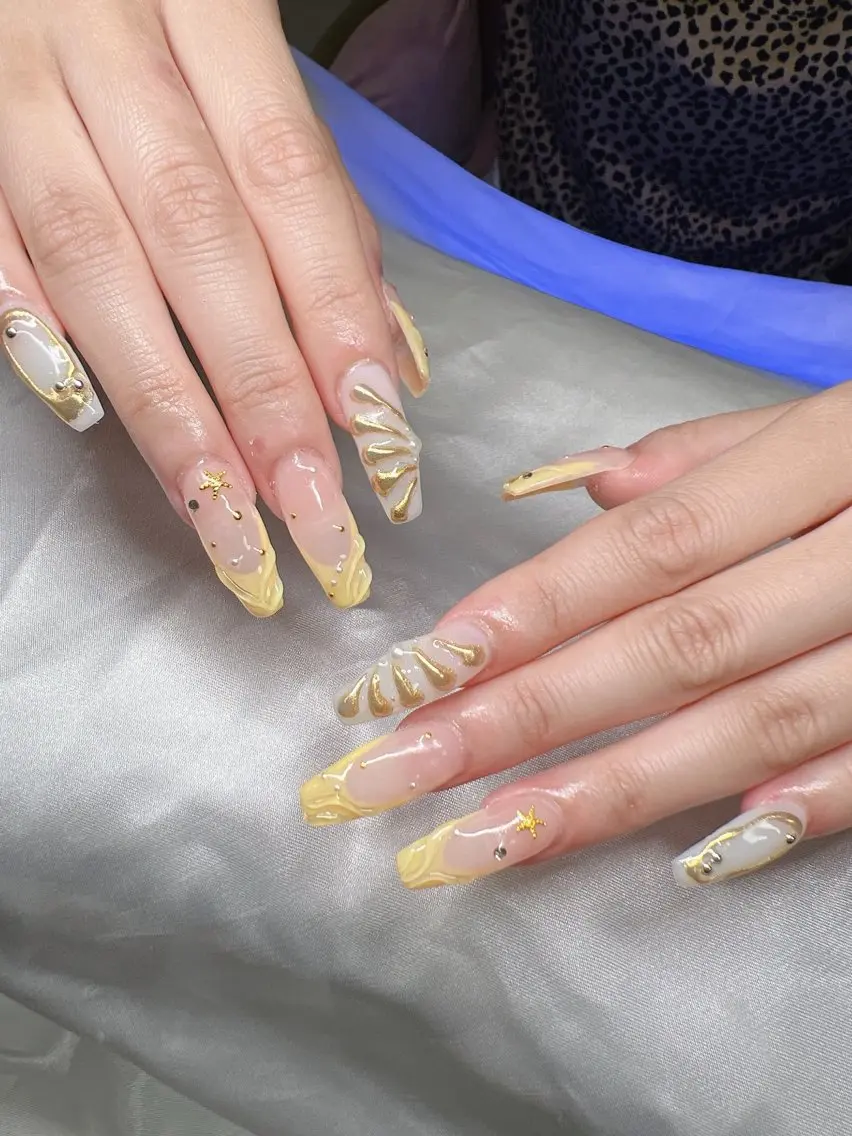 ネイル 長さ出し グラデーション 卒業式 キラキラネイル マグネットネイル Lee Nailsのネイルデザイン
