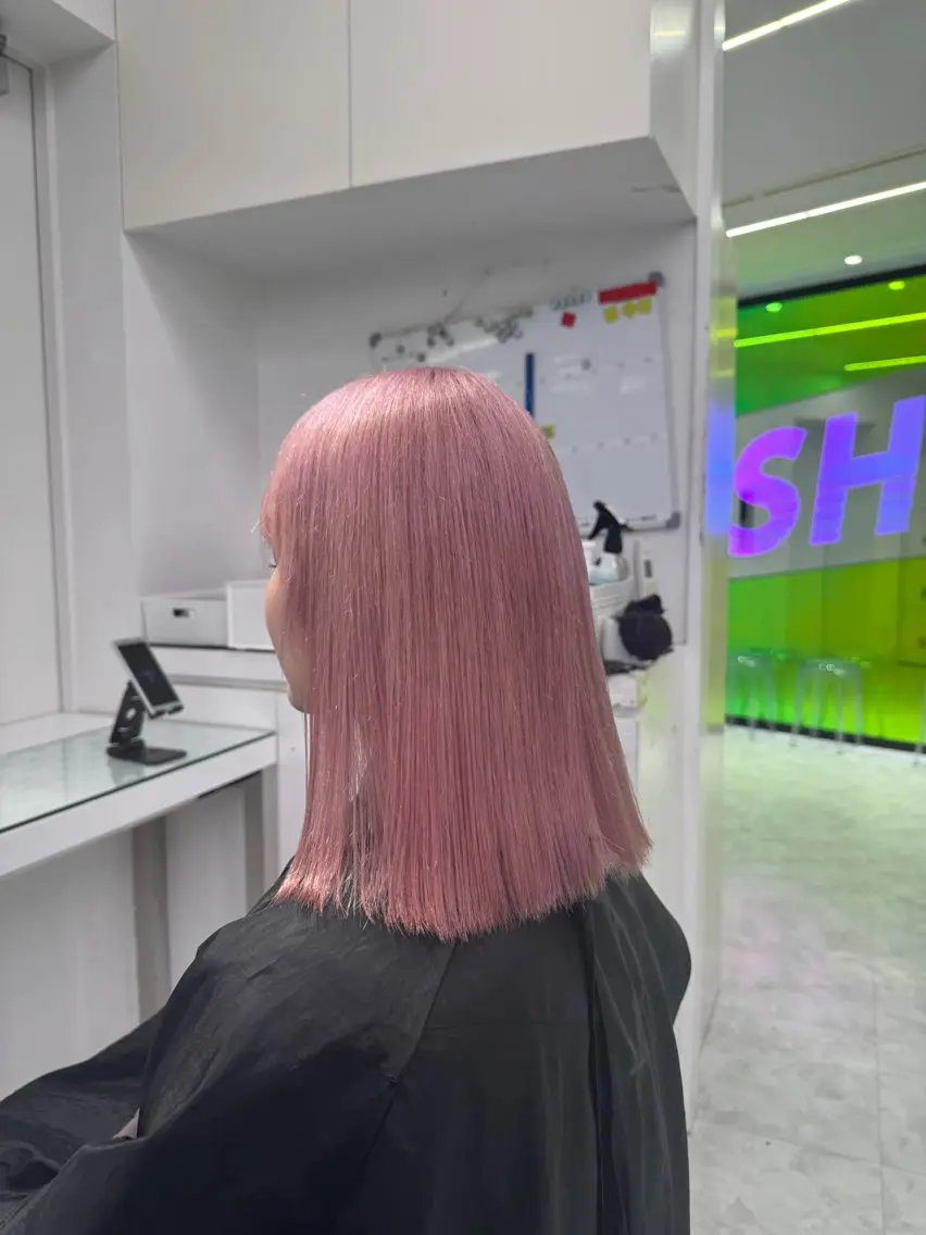 ミディアム カラー ヘアアレンジ ヘアカラー トリートメント ヘッドスパ ヘアセット ウルフカット×ハイ トーン職人🤍ゆうひのヘアスタイル