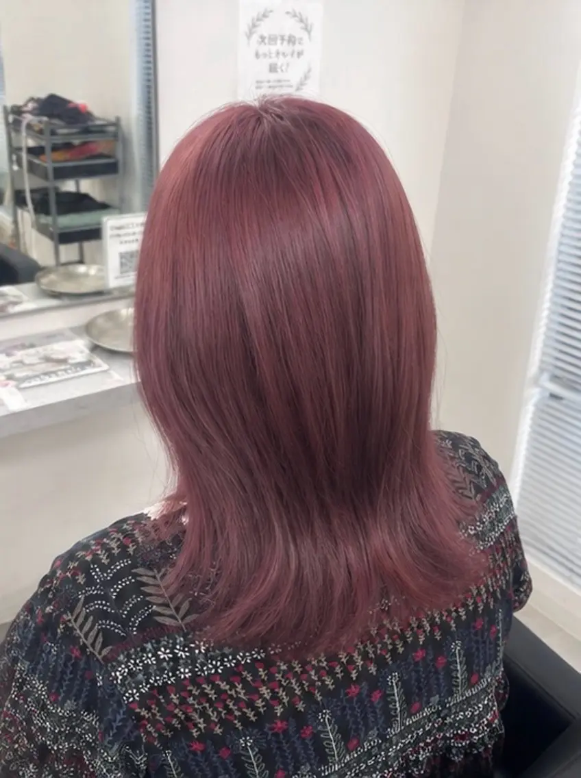 ミディアム くびれヘア 韓国風🥀透明感 カラー🖤uraraのヘアスタイル
