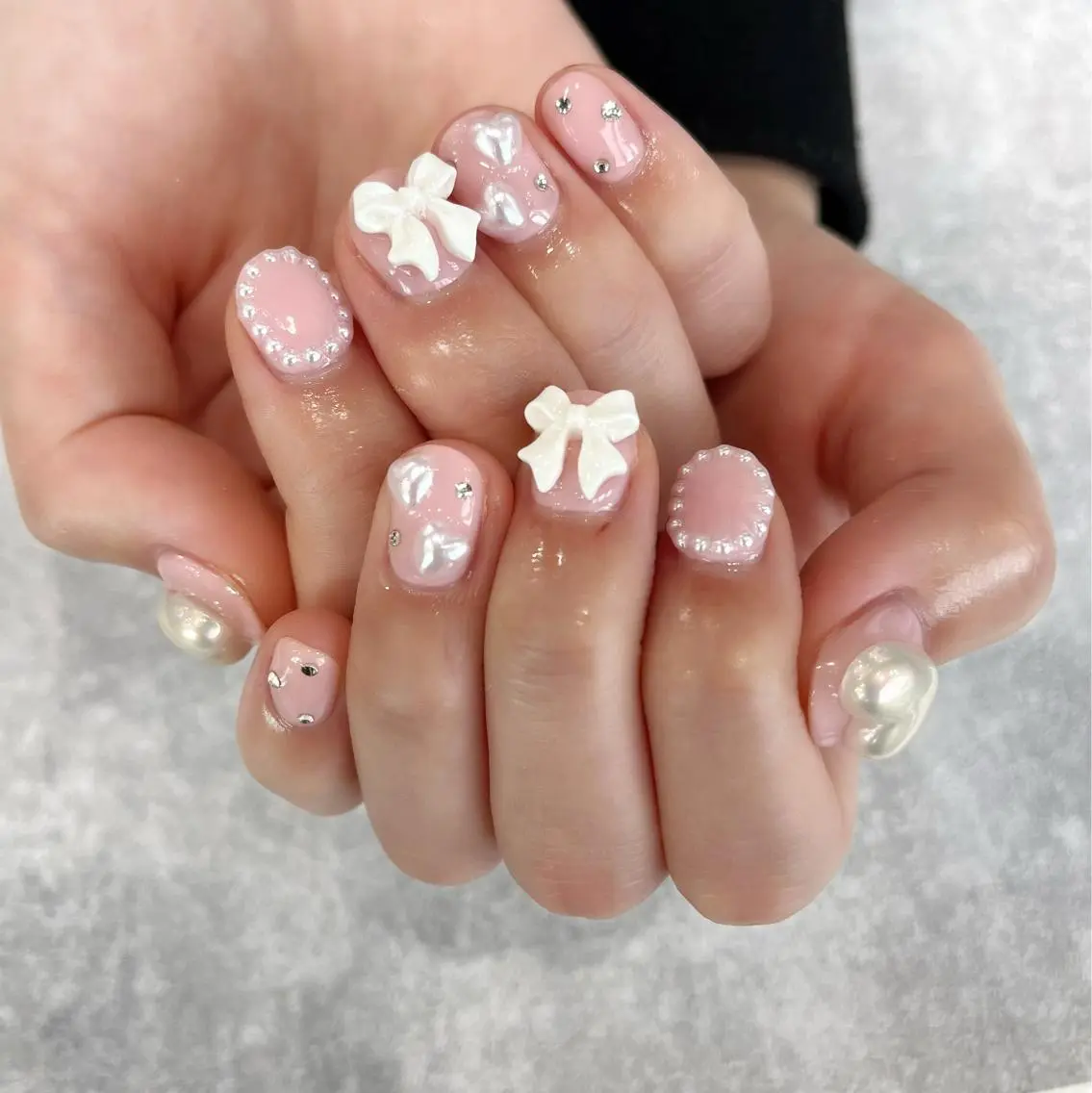 ネイル ガーリー ハート ピンク リボン ストーンネイル ハンドネイル 阿部 ほのかのネイルデザイン